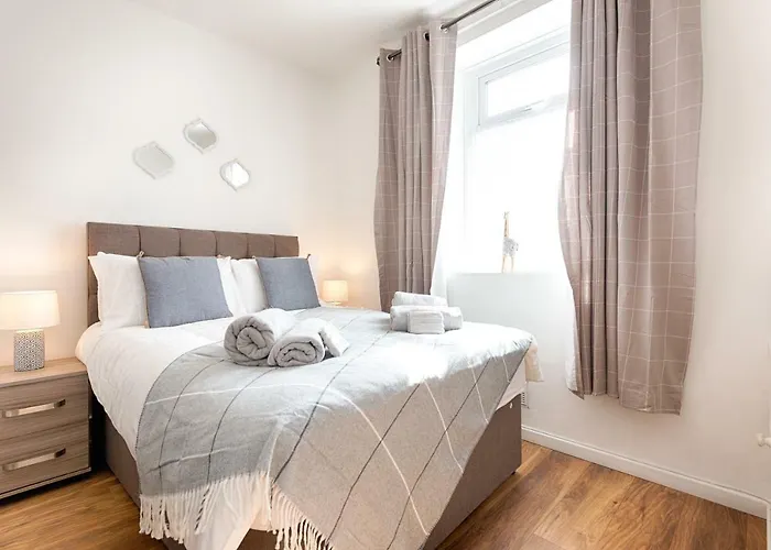 Generous House Near The Liberty Stadium