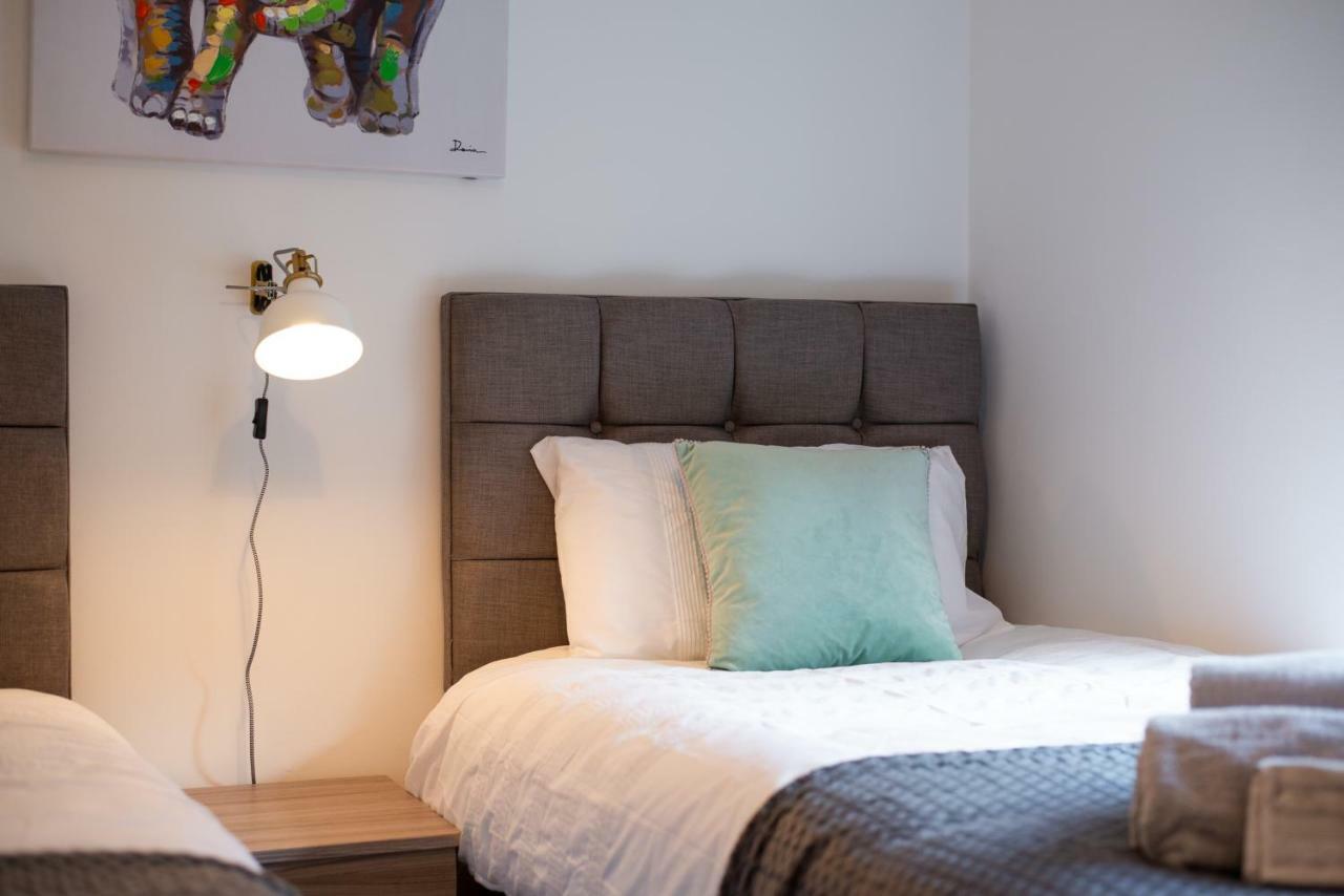 Generous House Near The Liberty Stadium *