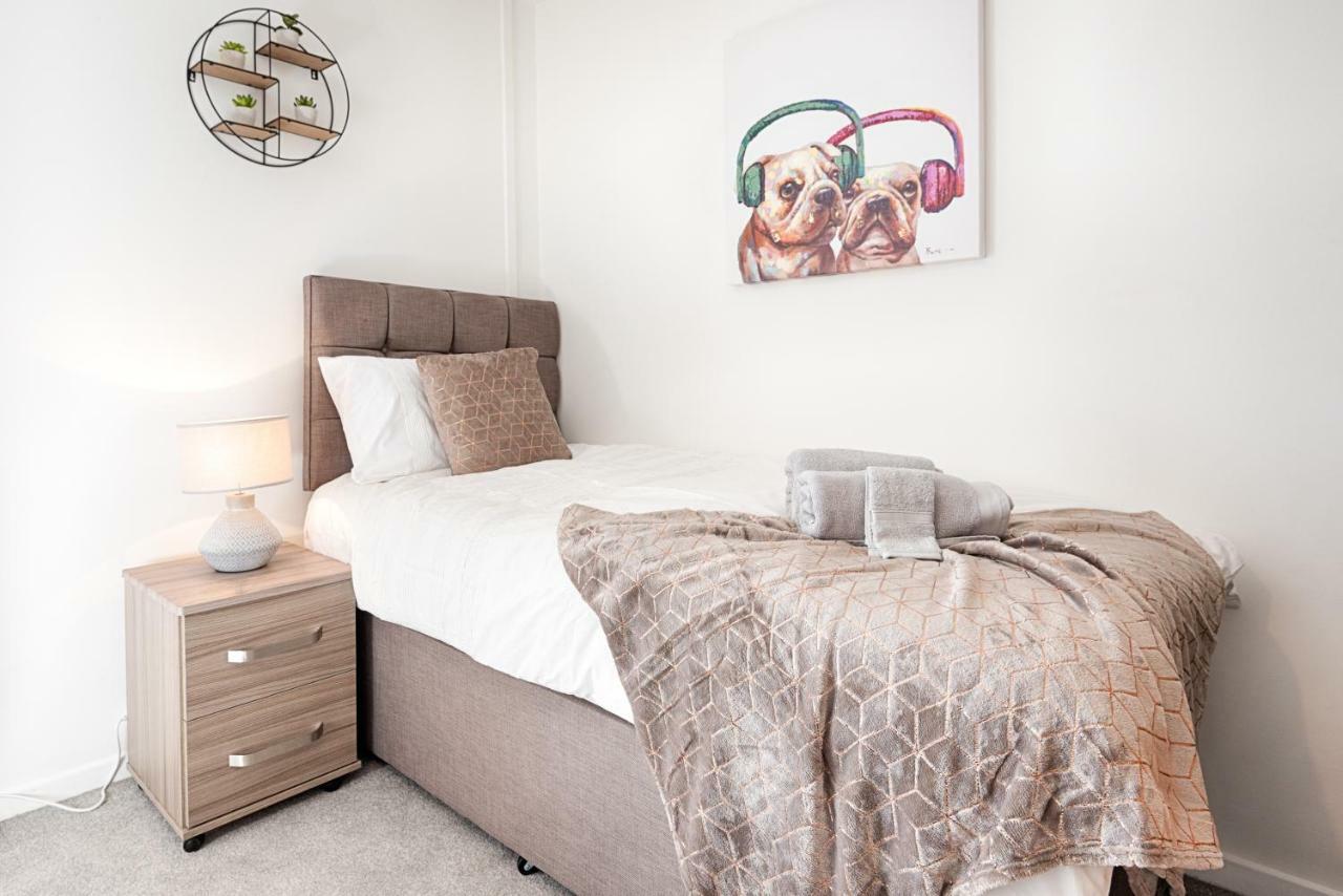 Apartment Generous House Near The Liberty Stadium *