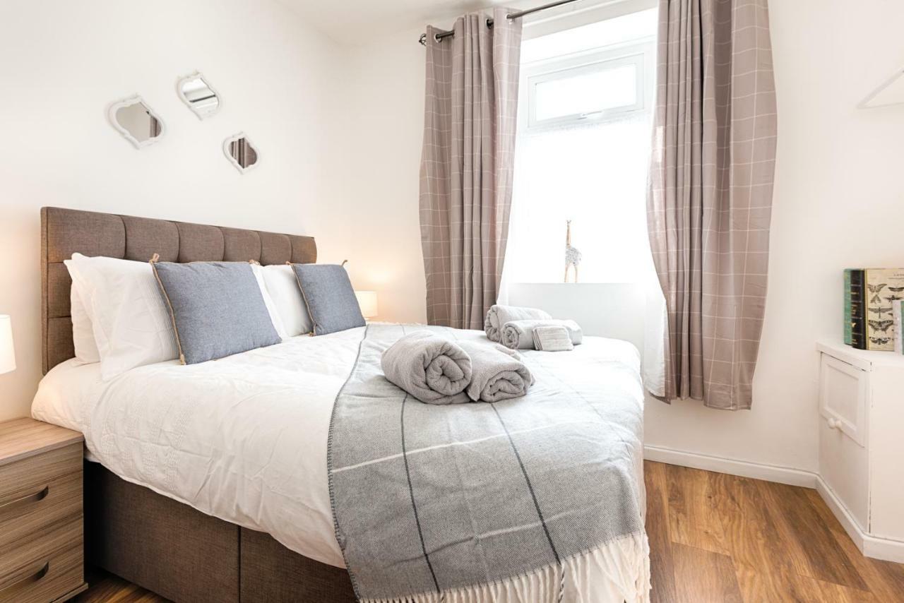 Generous House Near The Liberty Stadium *